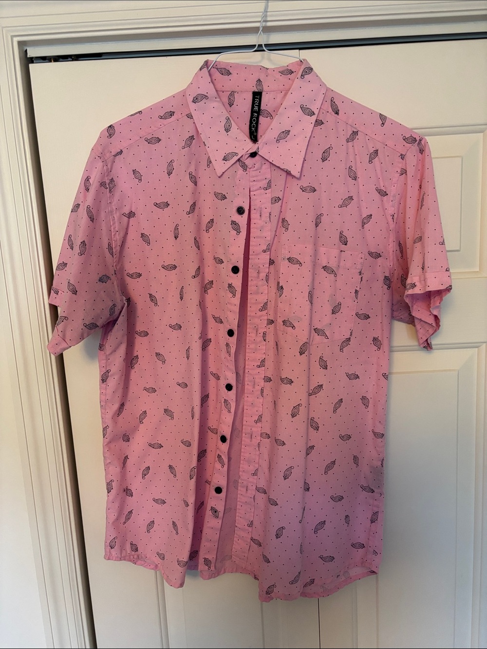 TRUE ROCK Pink Short-Sleeve Button-Down with Leaf Print